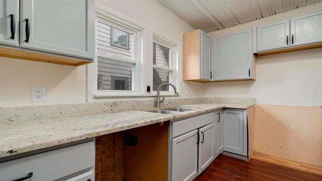 1611 Jackson Street, Rockford, IL 61107