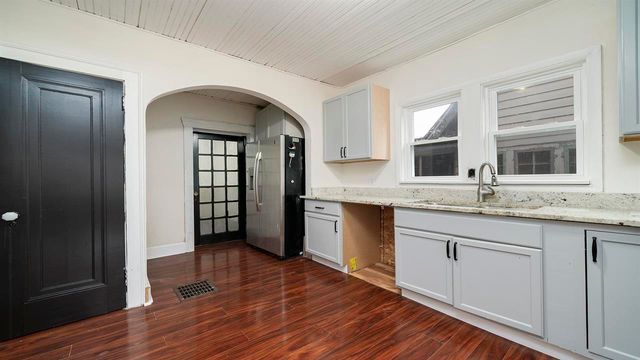 1611 Jackson Street, Rockford, IL 61107