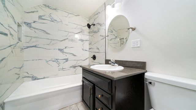 1611 Jackson Street, Rockford, IL 61107