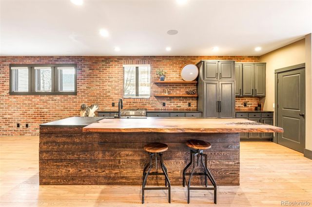 943 N Clarkson Street, Denver, CO 80218