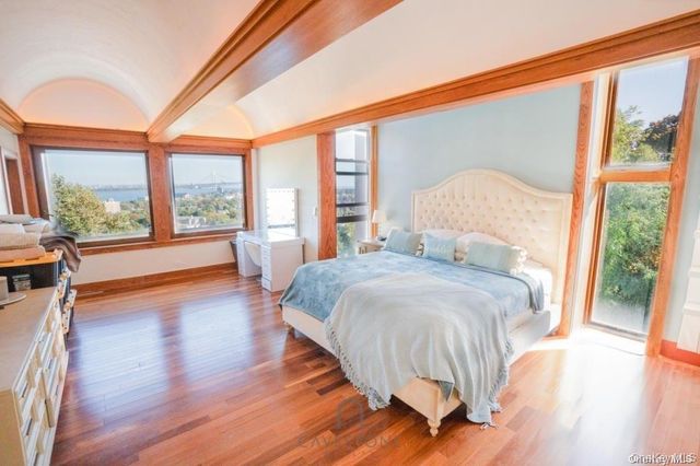 337 Howard Avenue, Staten Island, NY 10301