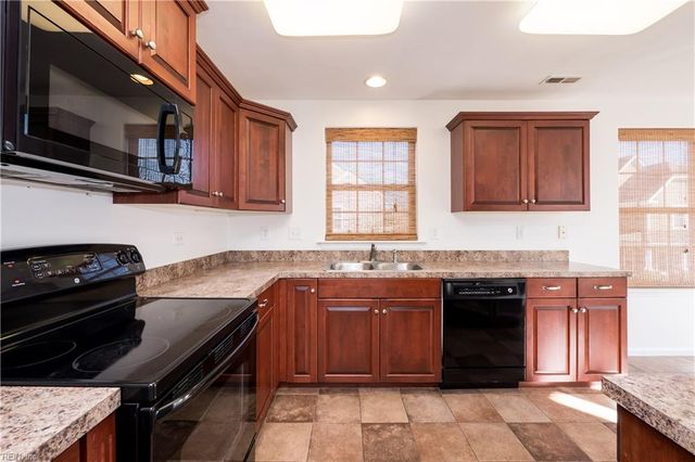 8122 Lee Hall AVE, Suffolk, VA 23435