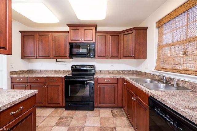 8122 Lee Hall AVE, Suffolk, VA 23435