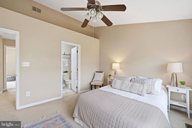 42813 FLANNIGAN TER, Chantilly, VA 20152