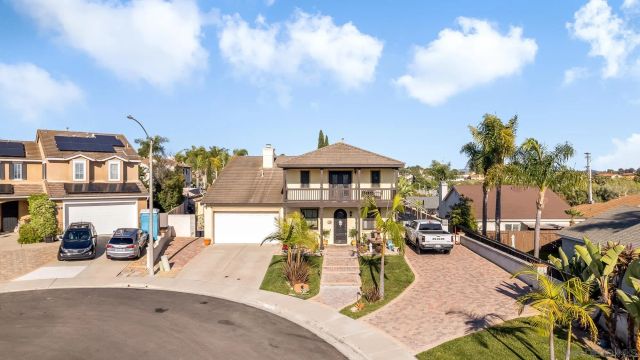 523 Hatherly St, Vista, CA 92083