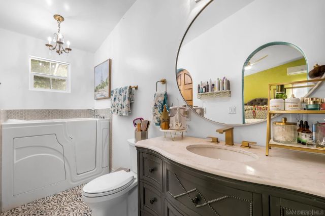 523 Hatherly St, Vista, CA 92083