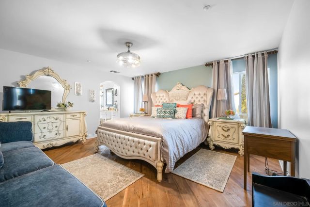 523 Hatherly St, Vista, CA 92083