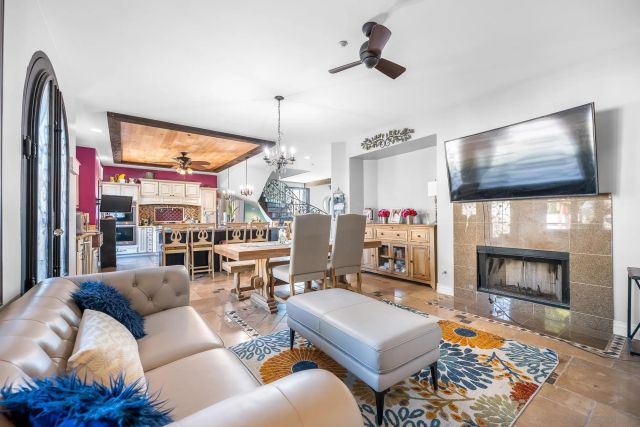 523 Hatherly St, Vista, CA 92083