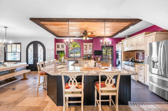 523 Hatherly St, Vista, CA 92083