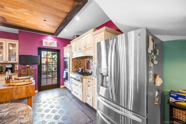 523 Hatherly St, Vista, CA 92083