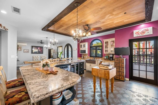 523 Hatherly St, Vista, CA 92083