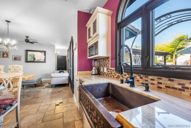 523 Hatherly St, Vista, CA 92083