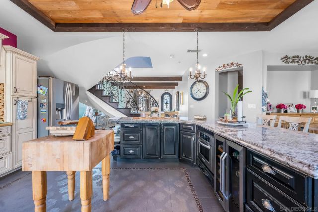 523 Hatherly St, Vista, CA 92083