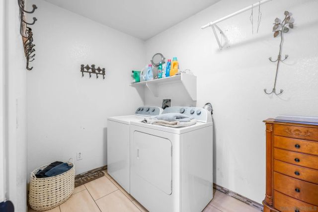 523 Hatherly St, Vista, CA 92083