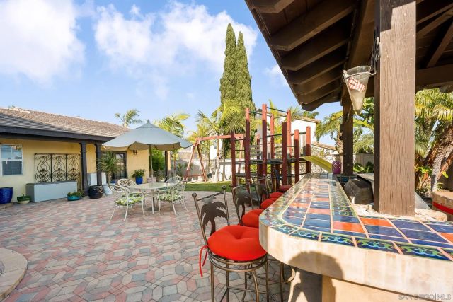 523 Hatherly St, Vista, CA 92083