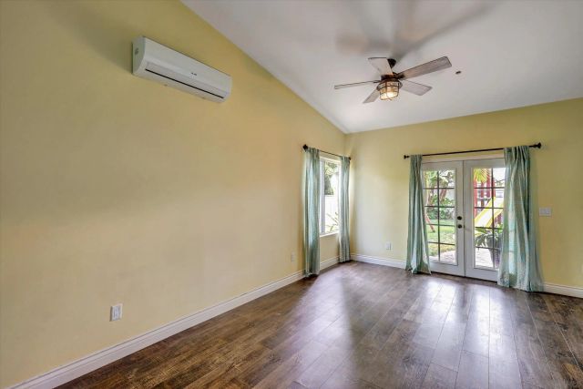 523 Hatherly St, Vista, CA 92083