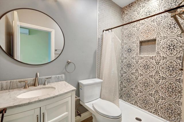523 Hatherly St, Vista, CA 92083