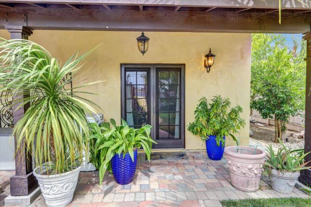 523 Hatherly St, Vista, CA 92083