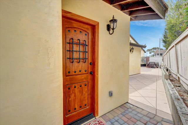 523 Hatherly St, Vista, CA 92083