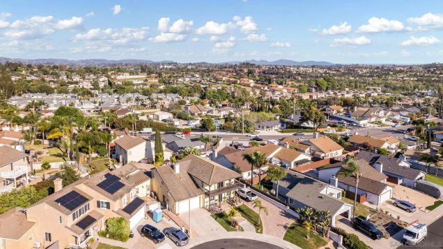523 Hatherly St, Vista, CA 92083