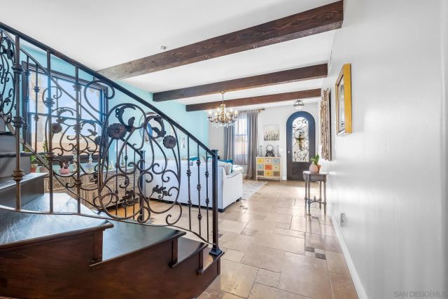 523 Hatherly St, Vista, CA 92083