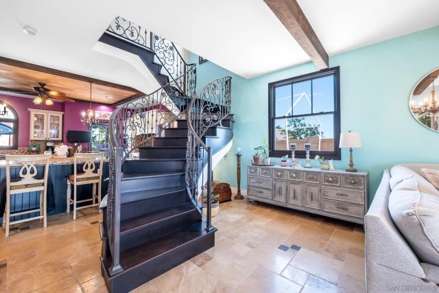 523 Hatherly St, Vista, CA 92083