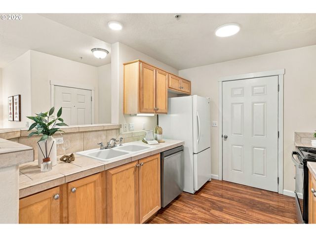 1831 Ne 101ST Ave 102, Hillsboro, OR 97006