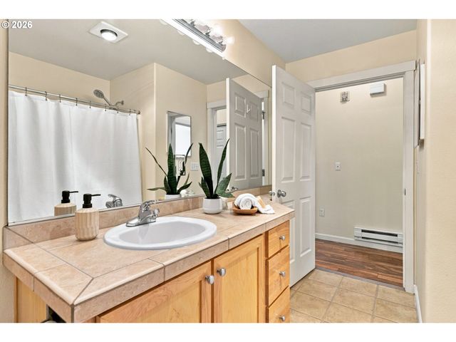 1831 Ne 101ST Ave 102, Hillsboro, OR 97006