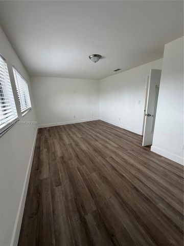 857 W 41st St 58, Hialeah, FL 33012