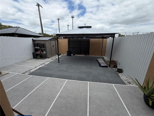 857 W 41st St 58, Hialeah, FL 33012