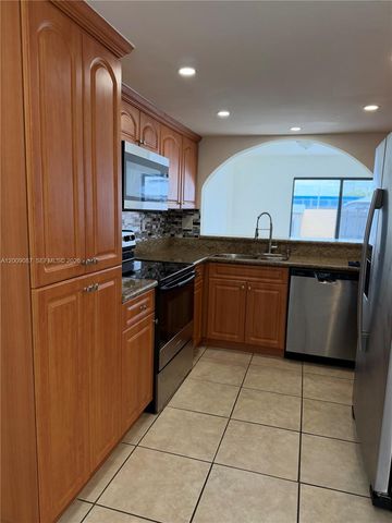 857 W 41st St 58, Hialeah, FL 33012