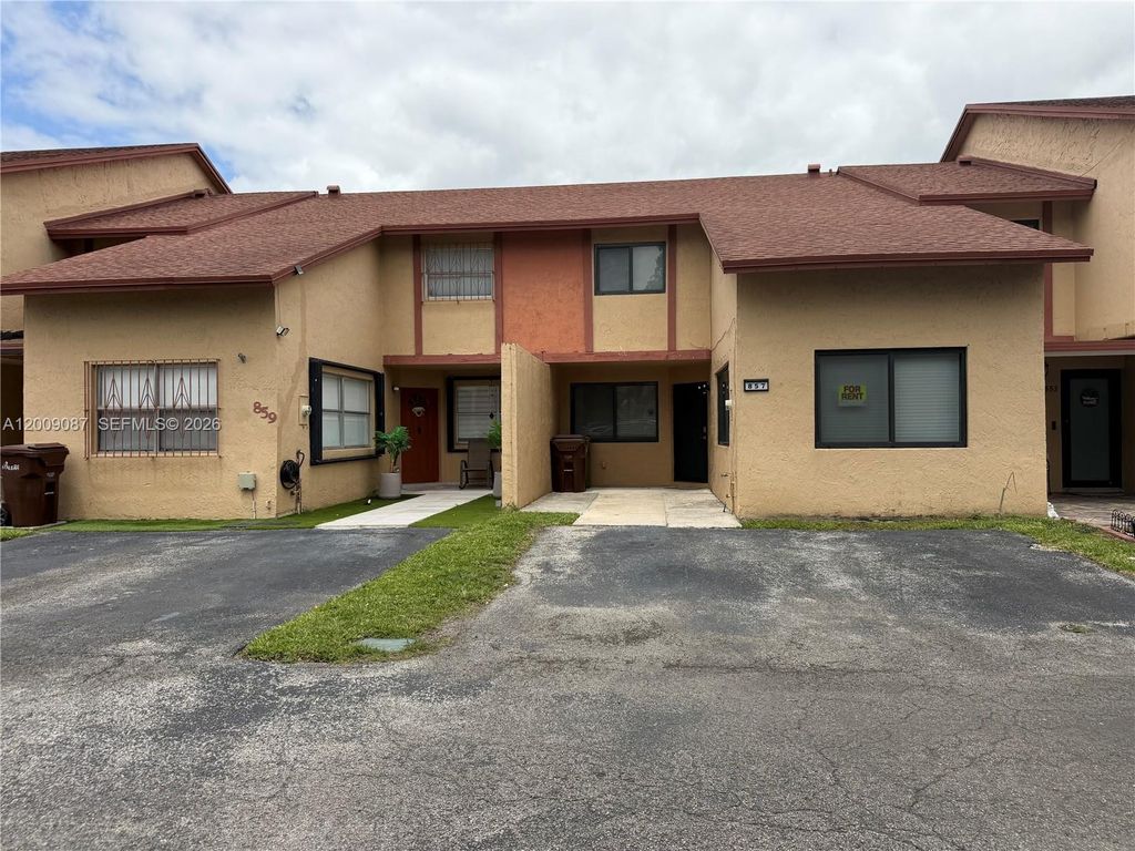 857 W 41st St 58, Hialeah, FL 33012