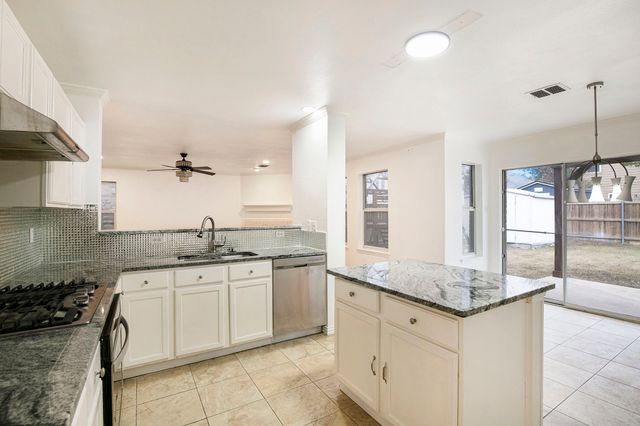 4800 Sleepy Ridge Circle, Fort Worth, TX 76133