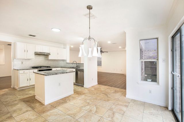 4800 Sleepy Ridge Circle, Fort Worth, TX 76133