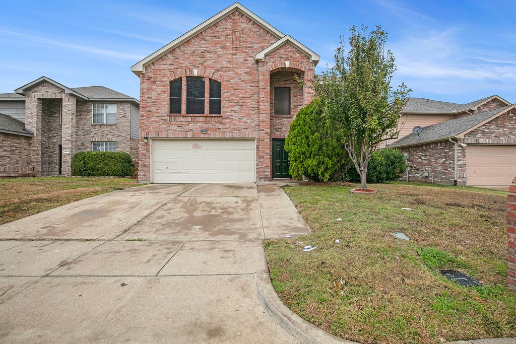 4800 Sleepy Ridge Circle, Fort Worth, TX 76133