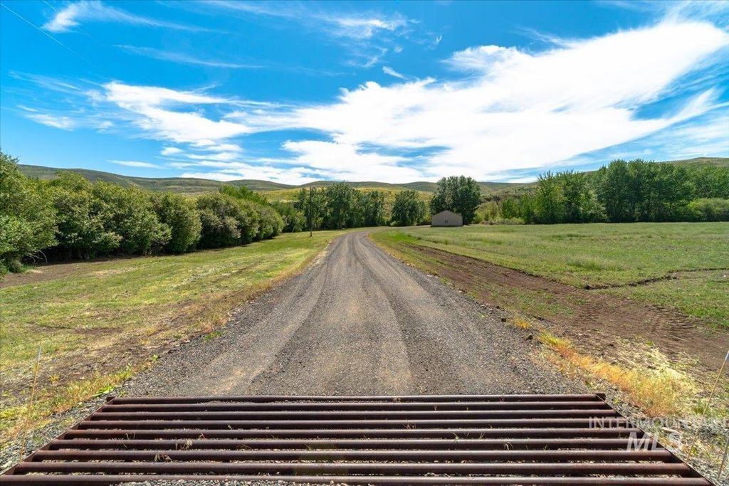 3057 Hwy 71, Cambridge, ID 83610 photo 3