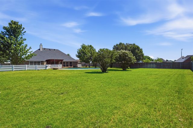 2900 Aston Meadows Drive, Haslet, TX 76052