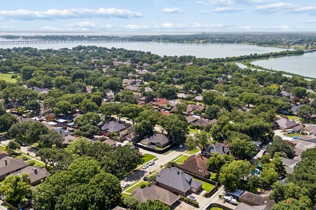 1913 Pecan Ridge Drive, Rowlett, TX 75088