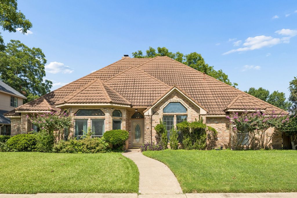 1913 Pecan Ridge Drive, Rowlett, TX 75088