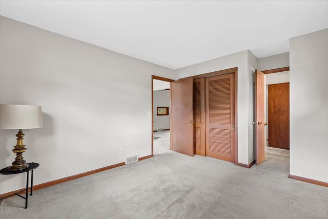 21190 Watertown ROAD, Waukesha, WI 53186