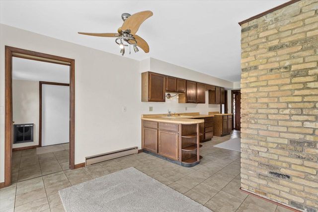 21190 Watertown ROAD, Waukesha, WI 53186