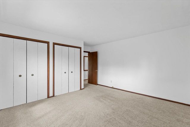 21190 Watertown ROAD, Waukesha, WI 53186