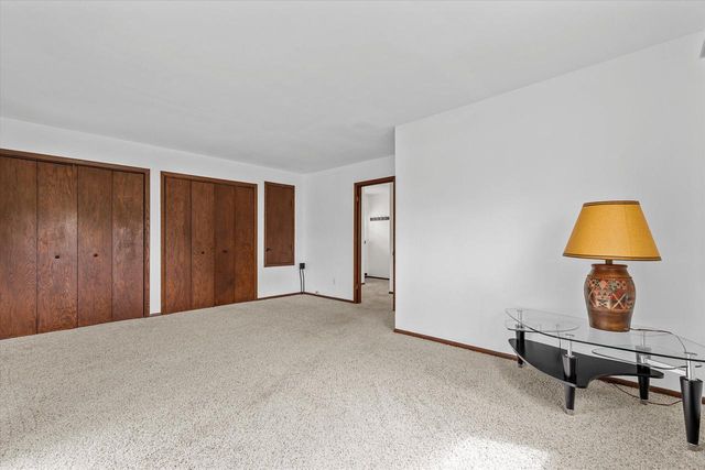 21190 Watertown ROAD, Waukesha, WI 53186