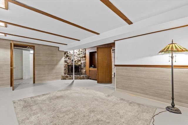 21190 Watertown ROAD, Waukesha, WI 53186