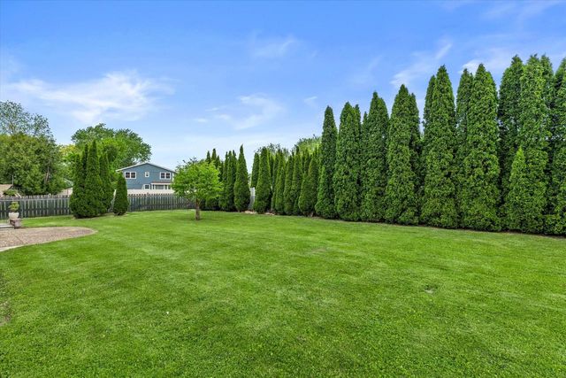 21190 Watertown ROAD, Waukesha, WI 53186
