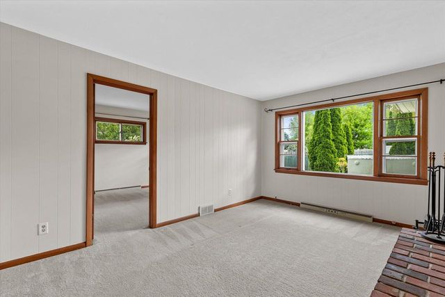 21190 Watertown ROAD, Waukesha, WI 53186