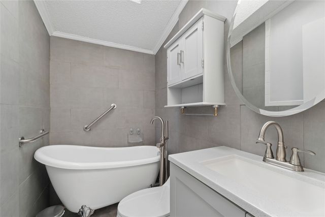2714 GREENCREST Drive, Erie, PA 16506