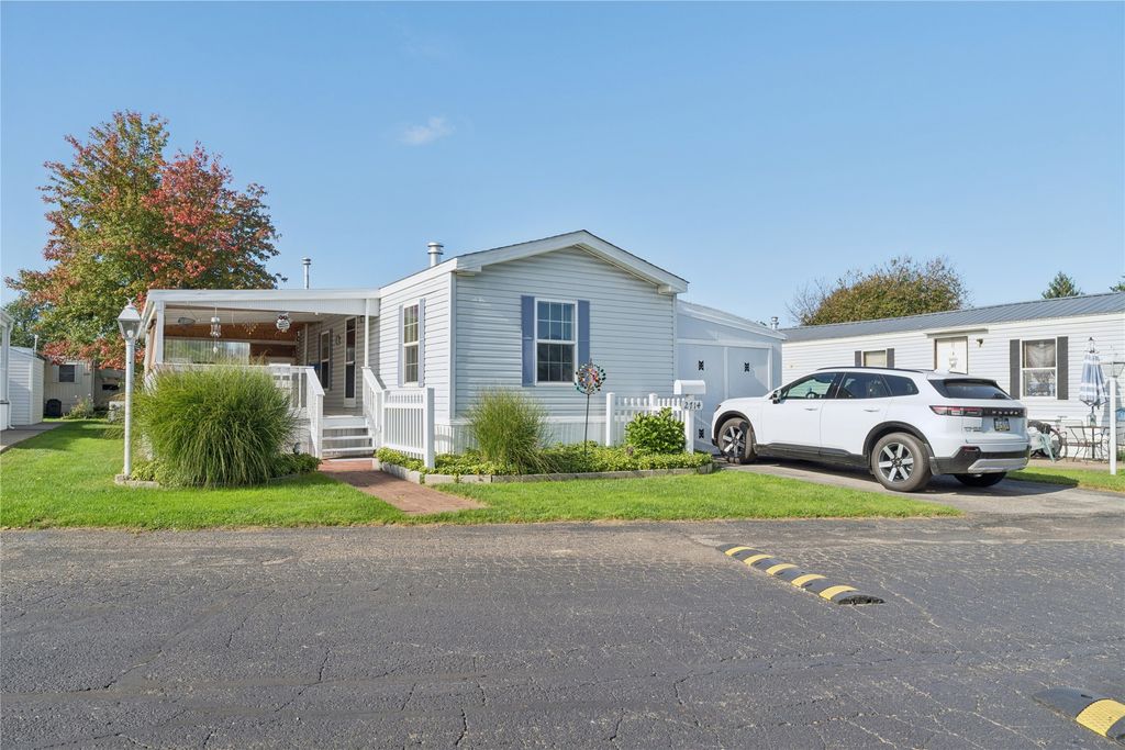 2714 GREENCREST Drive, Erie, PA 16506