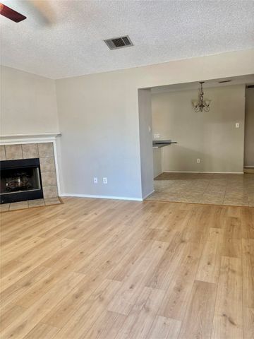 512 Hollyberry Drive, Mansfield, TX 76063