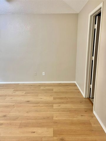 512 Hollyberry Drive, Mansfield, TX 76063